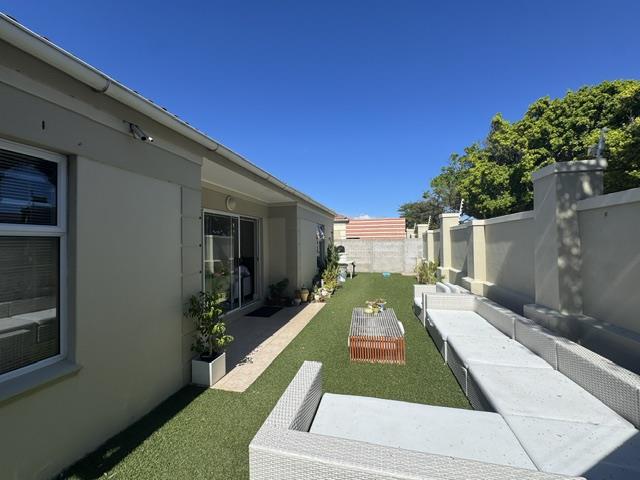 To Let 3 Bedroom Property for Rent in Royal Ascot Western Cape